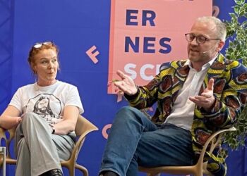 Lokale Hans Wendelboe Bøcher var i 2023 i godt selskab på scenen ved Ordkraft i 2023. Foto: Henrik Ledet.