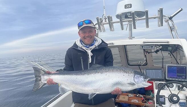 Team Nordjyderne fik i weekenden to store laks på krogen - dem måtte de pænt smide ud igen.
Foto: Privatfoto, Nicolai Kristensen.