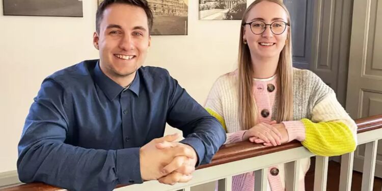 Frederik Nørskou Pedersen og Camilla Skjoldborg Krogsgaard er begge ansat som studentermedarbejdere hos Business Hjørring.