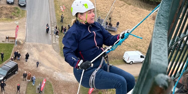 Sarah på vej ned ad Hirtshals Fyr. Foto: Niels Skipper.