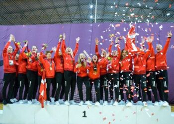 De regerende olympiske mestre med Malene Elefsen i midten. Pressefoto