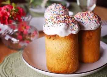 Ukrainsk påskebrød paska er et traditionelt brød lavet til påske og tilberedt med masser af æg, smør og en smule sukker,