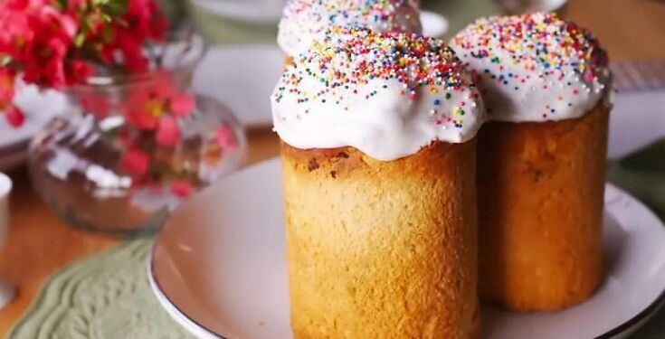 Ukrainsk påskebrød paska er et traditionelt brød lavet til påske og tilberedt med masser af æg, smør og en smule sukker,