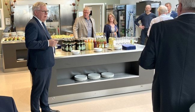 Borgmester Søren Smalbro byder velkommen ved at arrangement i kantinen på Rådhuset. Foto (arkiv): Palle W. Nielsen