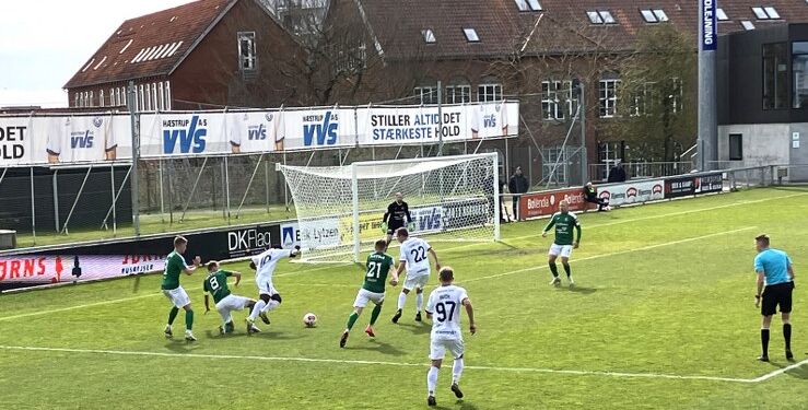 Hjemmeholdet i de hvide dragter leverede en udmærket kamp. Foto: Palle W. Nielsen