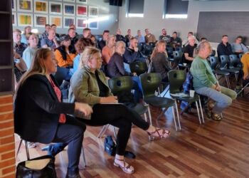 Onsdag aften samledes borgere  til kamp for Horne Skole. Foto: Hans Wendelboe Bøcher.