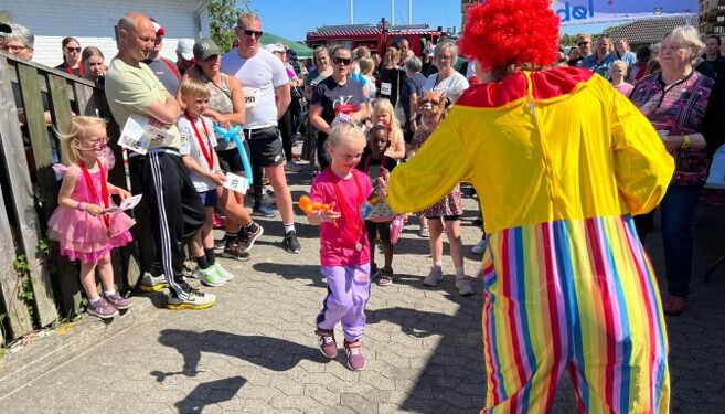 Klovneløb er altid et større tilløbsstykke hos Spar i Hirtshals. Foto (arkiv): Niels Skipper.