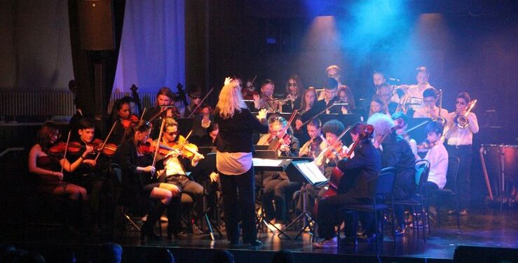 Mölndal Kulturskoles Symfoniorkester og Big Band.