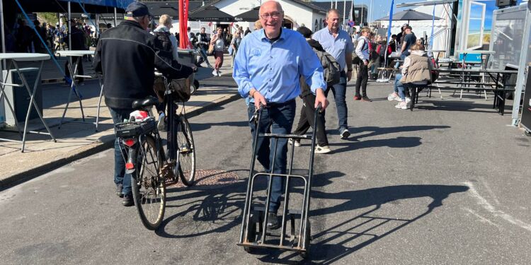Niller alias Niels Kristian Nielsen giver som formand for Hirtshals Fiskeriforening altid et nap med ved hovedorganisationens deltagelse i Naturmødet. Foto (arkiv): Niels Skipper.