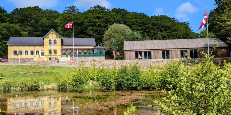 Tolne Skovpavillon og Stakladen. Foto (arkiv): Niels Helver.