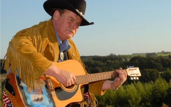 Peter Borup varmer op til koncert i Sømandskirken.