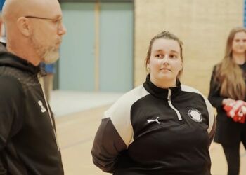 Stine Fonseca Bjerg fra Sindal IF kåres som Årets Frivillige Træner. Foto: Aalborg Håndbold.