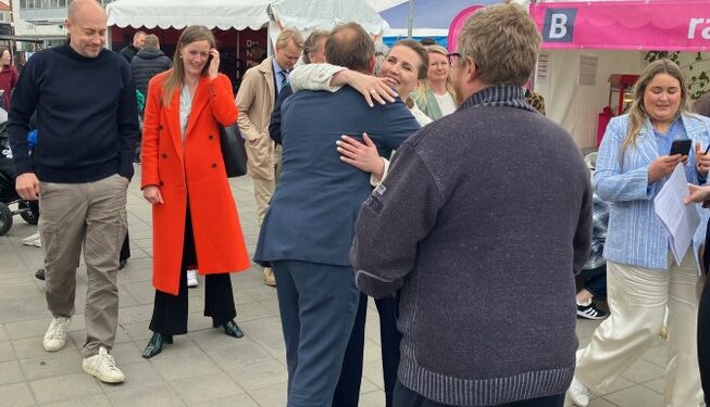 Mette Frederiksen og Martin Lidegaard mødes i Hirtshals. Foto: Palle W. Nielsen