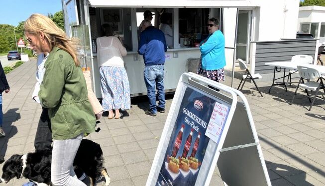 ”Old School BIKER Hot Dogs” på plads ved tanken i Tversted. Foto: Palle W. Nielsen