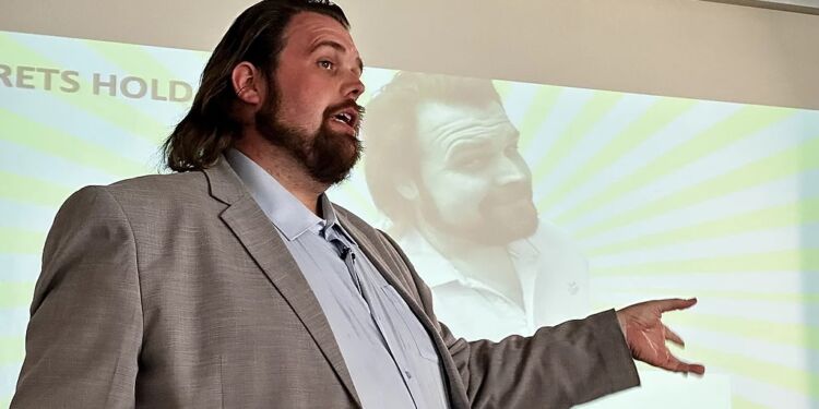 Benjamin Lannerö præsenterer Vendsyssel Revyen
Foto (arkiv): Ivan Johan Hansen.
