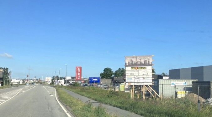 Big Dollar opføres ved det nye lyskryds ud for Jem & Fix ved Frederikshavnsvej i Hjørring. Foto: Palle W. Nielsen.