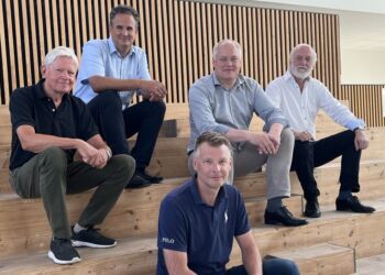 Koordinerende møde mellem Erhverv Hjørrings repræsentanter i udviklingsgruppen for en ny erhvervsstrategi og Erhverv Hjørring bestyrelse: Fra venstre ses Bo Geertsen, Mark Krebs, Karl Henrik Laursen og A. Neil Jacobsen. Forrest ses Nils Træholt. Foto: Erhverv Hjørring.