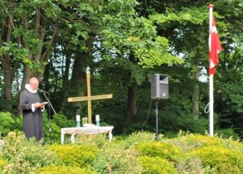 Sognepræst René Olsen fra Bindslev - Sørig informerer gæsterne om næste års arrangement.