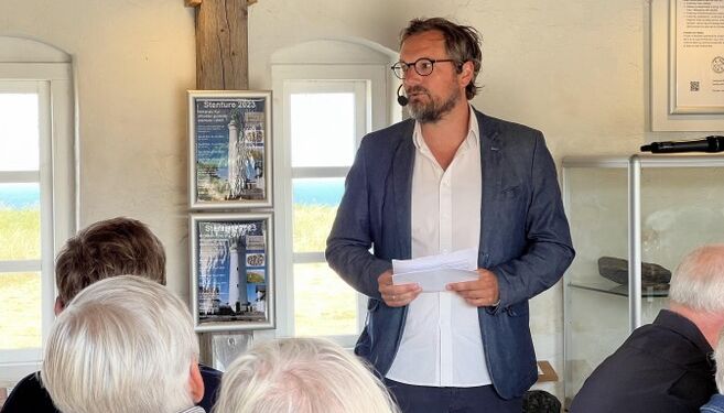 Socialdemokratiets 2. viceborgmester Thomas Klimek ved en fernisering til Kunst på Fyret. Foto (arkiv): Niels Skipper.