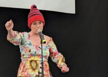 Trine Gadeberg i rollen som Pelle. Foto: Arkiv.