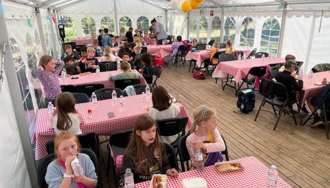 Appetitten er stor efter munter leg i Fun-Park. Foto: Niels Skipper.