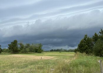 Skyformation over sommerlandskab. Foto (arkiv): Anette Reinholdt.