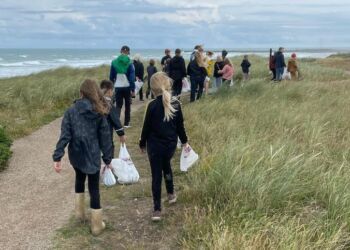Strandtur med den kreative sommerskole.