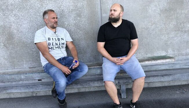 Her ses Uffe Truelsen til højre sammen med auktionsmester Finn Møller Jensen. Foto: Arkiv.