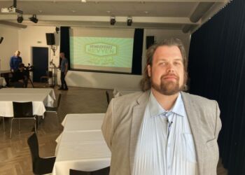 Benjamin Lannerö fik idéen til Vendsyssel Revyen, er kunstnerisk leder og en af fire på scenen. 
Foto: Palle W. Nielsen