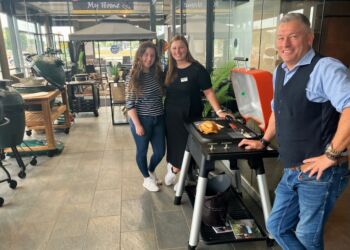 Lene, Sabine og Gordon inviterer til sommer-event fredag og lørdag. Foto: Palle W. Nielsen