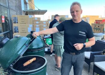 Pejsens Karl Ove Sønderby er grillmester. Foto: Palle W. Nielsen