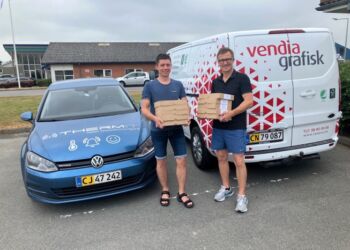 Steffen Lindgren Hansen fra ThermIT hentede ny brochure hos Morten Bendt Jakobsen Vendia Grafisk i Hjørring.
Foto: Palle W. Nielsen