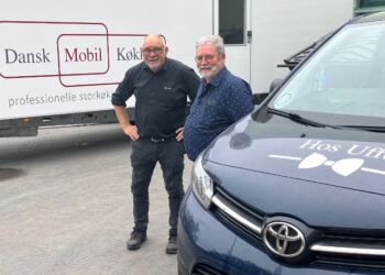 Uffe Nielsen og Ivan Lindgren Hansen fra ThermIT ved det mobile køkken. Foto: Palle W. Nielsen