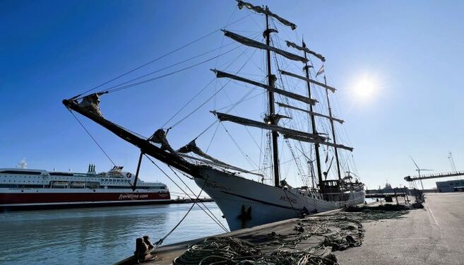 Artemis ved Sildekajen søndag morgen i Hirtshals Havn. Foto: Niels Skipper.