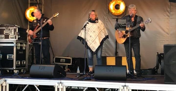Her ses CW Band ved en koncert foran Hirtshals Kro. Foto (arkiv): Privat.