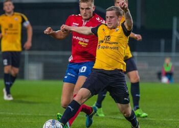 Mathias Haarup er her i kamp for Hobro IK i de gule trøjer.
Foto: Dannie Rosenkrantz/ Hobro IK Fodbold.