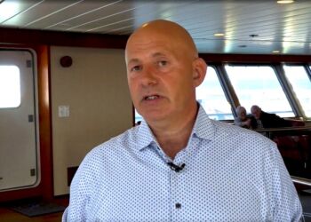 Reder Fridi Petur Magnusen om bord på ny HG 265 Asbjørn. Foto: TV2 Nord.