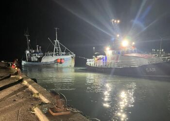 HM196 Fru Fjord på slæb efter Margrethe Gaardbo. Foto: Falck Hirtshals.