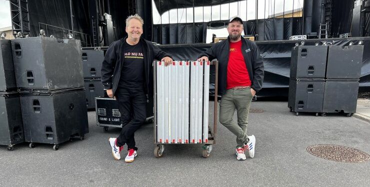 Barchef Jens Kohno Andersen og konferencier Michael Vajhøj foran den rekordstore scene på Sydvestkajen. Foto: Niels Skipper.