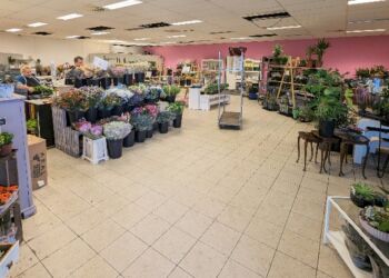 Byens største blomsterforretning findes Ved Banen 14 i Sindal.