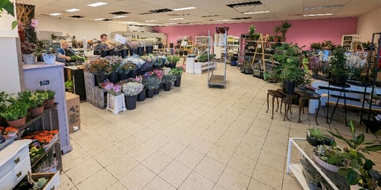 Byens største blomsterforretning findes Ved Banen 14 i Sindal.