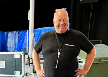 Formand Rasmus Jespersen i teltet sidste år ved Musik Under Trappen. Foto: Arkiv.