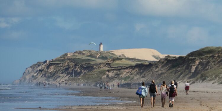 Rubjerg Knude set fra stranden ved Løkken. Foto: Birthe Nesgaard Johansen.