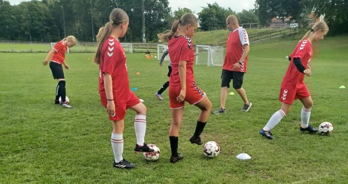 Pigefodbold i Sidal IF. Foto: Arkiv.
