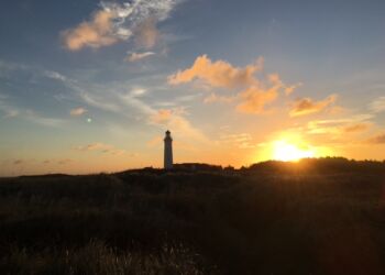 Solopgang bag Hirtshals Fyr. Foto (arkiv): Niels Skipper.
