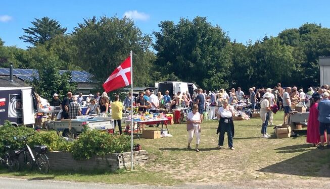 God stemning på loppemarked i Tversted. 
Foto: Palle W. Nielsen