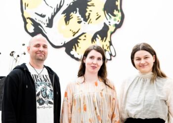 Lars, Maria og Anne Sofie er klar til omvisning på Vendsyssel Kunstmuseum.