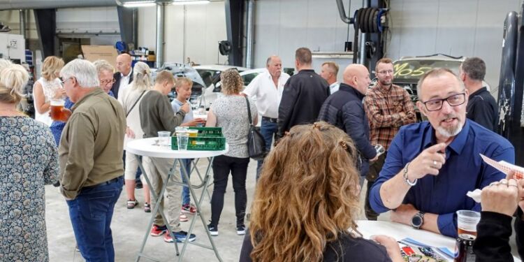 De mange gæster nød dagen sammen med kolleger og venner.