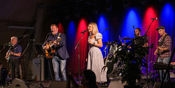 Fredag var countryaften  med et begejstret publikum i en fyldt Tannisbugthal.