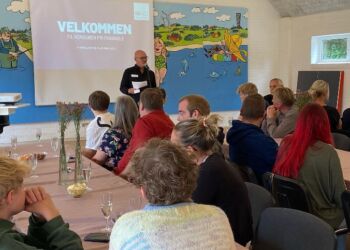 Søren Hall bød i 2023 som ny fagskoleleder velkommen på Nordsøen Fri Fagskole på Niels Juels Vej i Hirtshals.